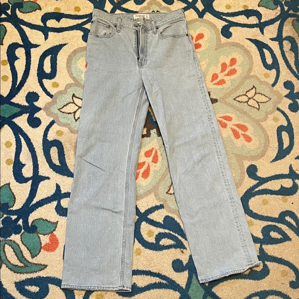 Abercrombie & Fitch '90s Relaxed High Rise Jeans - Light Blue
